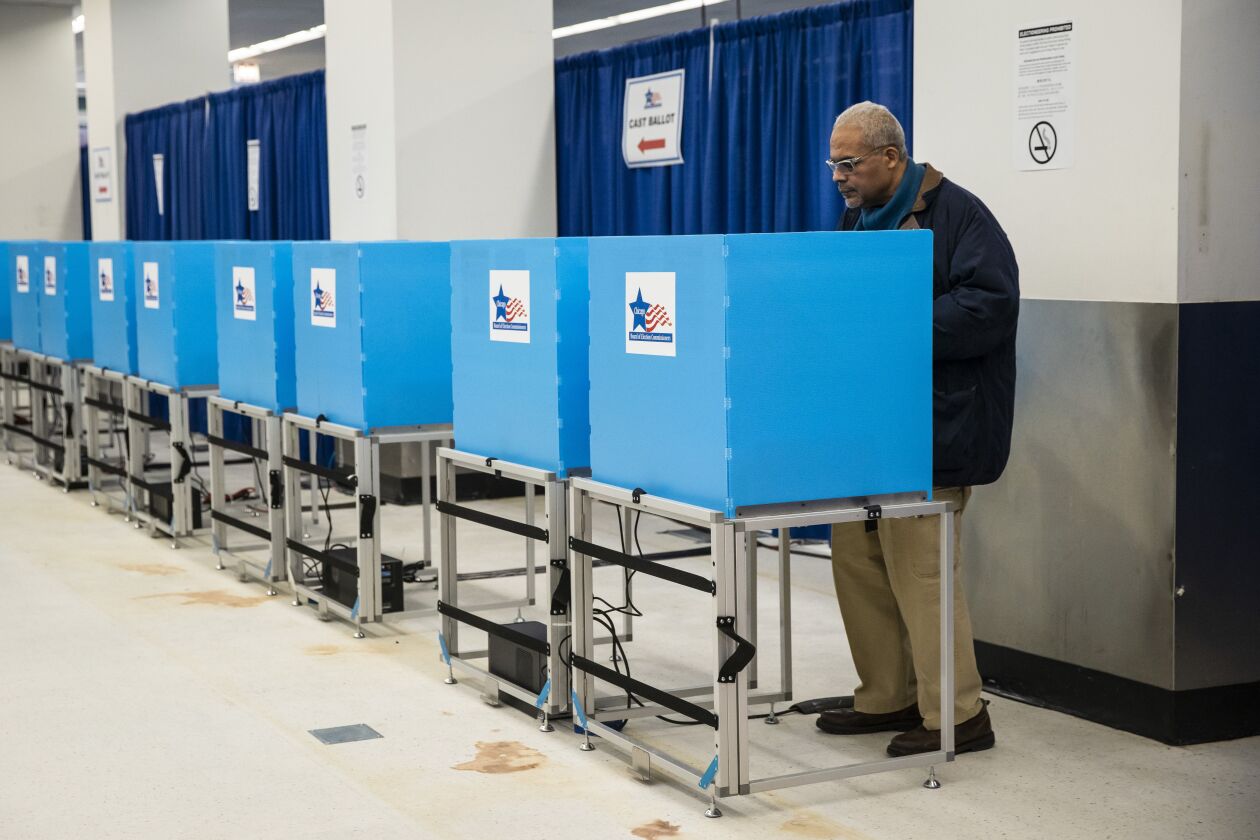 Edwin Reyes, 62, of Beverly, casts his ballot in the March 17 Illinois primary election at the new Loop super site at 191 N. Clark St.